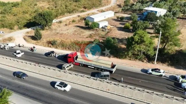 Bursa şäherindäki zynjyr heläkçiligine sebäp bolan ýük awtoulagyndan ýangyç: 10 ulag biri-birine çakyşdy