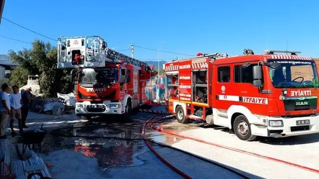 Balıkəsirdə bir sənaye sahəsində qorxunc yanğın: 5 iş yeri kül oldu