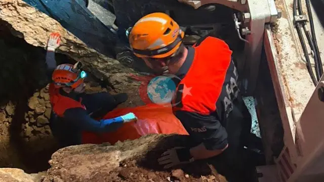 Elazığ'da Altyapı Kazısında Göçük Faciası: 50 Yaşındaki İşçi Hayatını Kaybetti