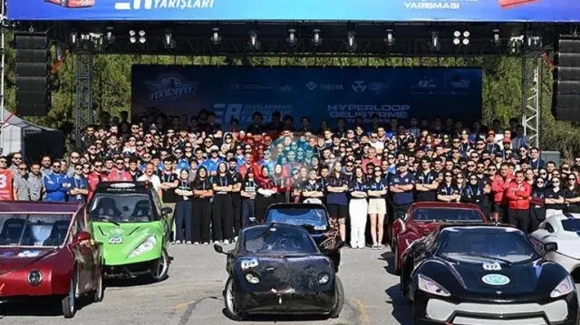 Министр Качир Кожаелидегі TEKNOFEST жарыстарын зерттеді: «Біздің жастар Түркияның болашағын құруда»