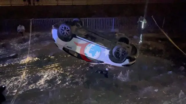 Ümraniye'de Feci Kaza: Şarampole Devrilen Otomobilin Altında Kalan Sürücü Hayatını Kaybetti