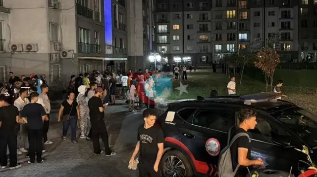 Esenyurtda saytın dayanacağında qorxulu yanğın: Tüstüdən təsirlənən 27 nəfər xəstəxanaya aparıldı