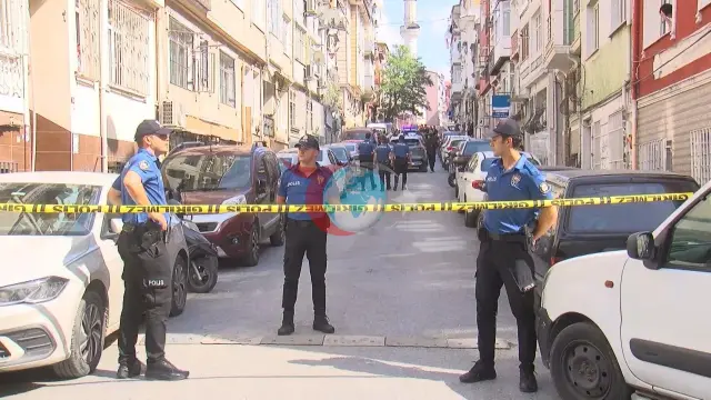 Fatih'te Aile Faciası: Emekli Polis Eşini ve Kızını Öldürüp İntihar Etti