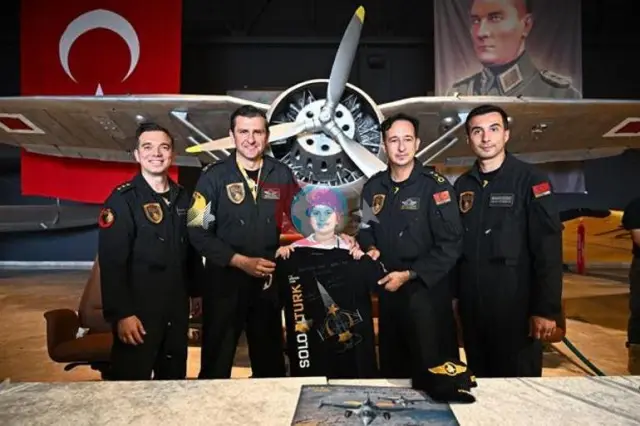 SOLOTÜRK Pilotları İstanbul'da Vatandaşlarla Buluştu: Küçük Kızın Hayali Etkinliğe Damga Vurdu