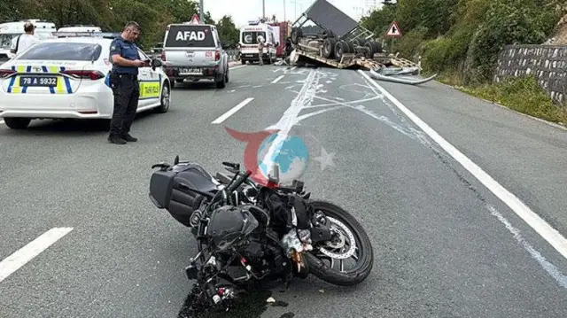 Karabük'te Feci Kaza: Karşı Şeride Geçen Çekici Motosikletle Çarpıştı, 2 Ölü