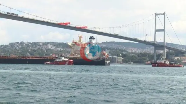 Dev Dökme Yük Gemisi 'Deyı Endurance' İstanbul Boğazı'ndan Geçti: Trafik Çift Yönlü Askıya Alındı