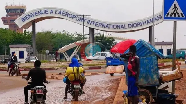 Nigerda issiq soatlar: poytaxt Niameydagi aeroport va harbiy bazaga qurolli hujum