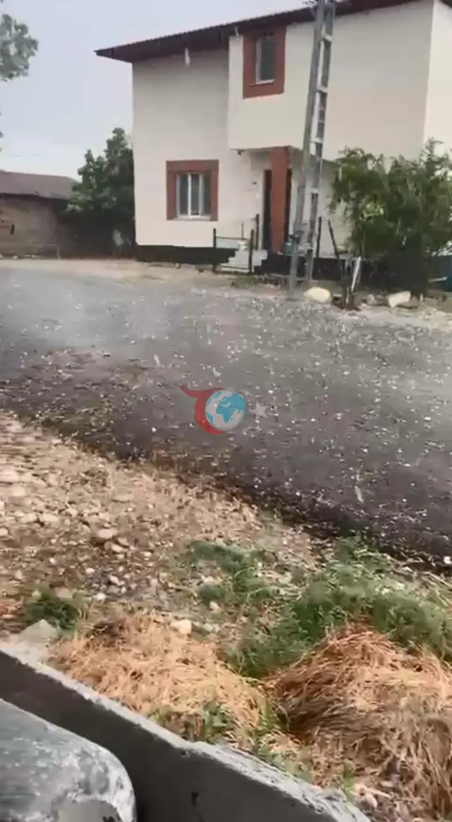 Osmaniye'de Yumurta Büyüklüğünde Dolu Yağdı! Meteoroloji'den İl İl Sağanak ve Fırtına Uyarısı