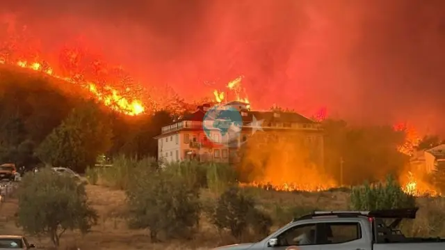 Fethiye'de Korkutan Orman Yangını: Şehir Merkezine Yakın Bölgede Alevler Yükseliyor