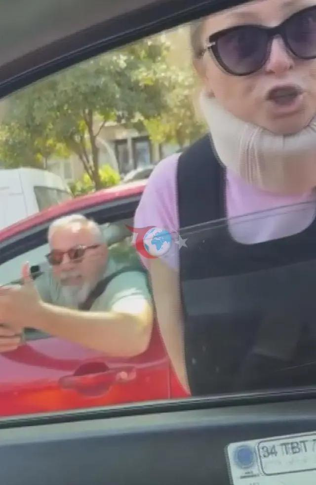 Bakırköy'de Yol Verme Dehşeti: Taksinin Önünü Kesip Saldırdılar!