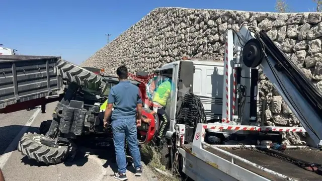 Nevşehir'de Çekici ve Traktör Çarpıştı: Römorktaki 4 Çocuk Dahil 6 Yaralı