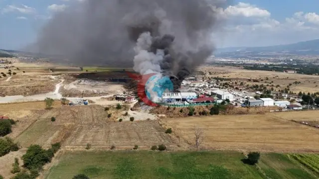 Bolu'da Belediye Geri Dönüşüm Tesisinde Korkutan Yangın: Ekipler Seferber Oldu
