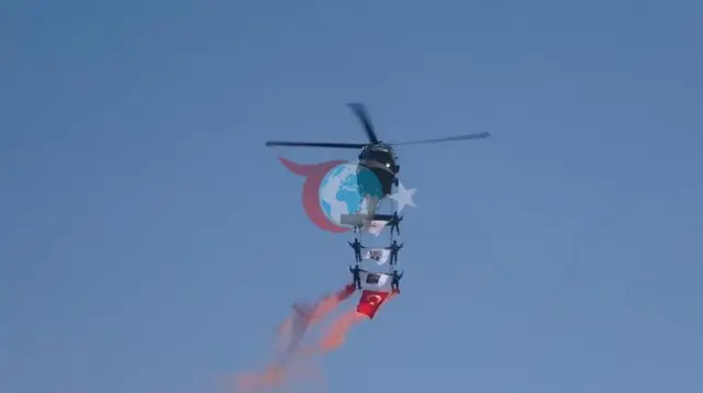 Malazgirt’te Nefes Kesen Gösteri: Jandarma Helikopterlerinden "Çelik Kanatlar" Şovu