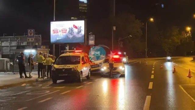 Bakırköy Kennedy Caddesi'nde Peş Peşe Motosiklet Kazaları: 1'i Ağır 3 Yaralı