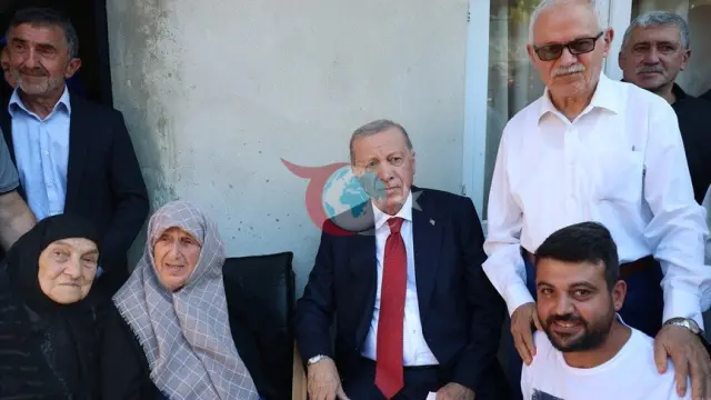 Cumhurbaşkanı Erdoğan'dan Rize'de Vefa Ziyareti: Güneysu'da Komşularıyla Buluştu