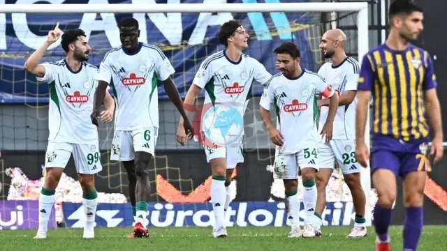 Çaykur Rizespor Deplasmanda Eyüpspor'u Devirdi: 10 Kişiyle Müthiş Zafer