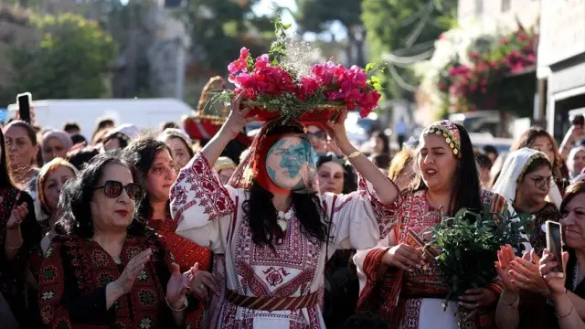 Batı Şeria'da Direnişin ve Kültürün Simgesi: Geleneksel Filistin Düğünü "Zamana Yolculuk"