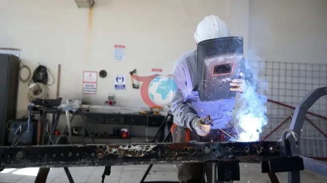 Cezaevlerinde Mesleki Eğitim Seferberliği: 25 Bin 812 Hükümlü ve Tutuklu Belge Sahibi Oldu