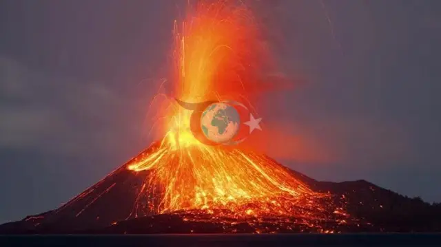 Endonezya'da Anak Krakatau Yanardağı Patladı: 3. Seviye Alarm Verildi