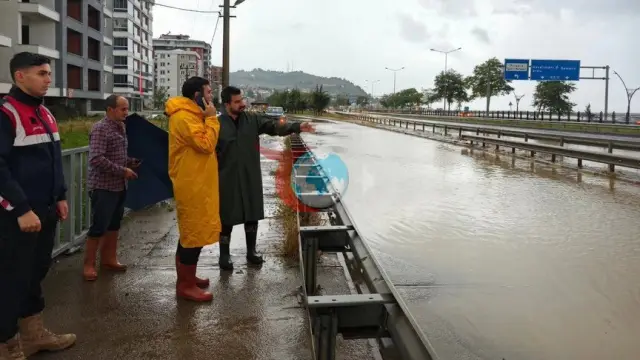 Ordu ve Giresun'da Sağanak Dehşeti: Yollar Kapandı, İş Yerlerini Su Bastı