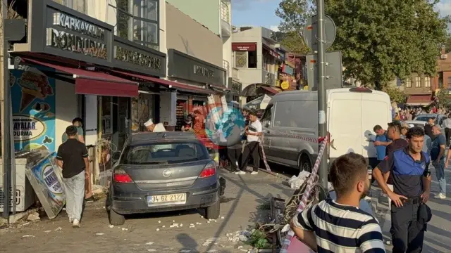 Beykoz'da Dehşet Anları: Kaldırıma Çıkan Otomobil Yayaları Biçti, 6 Yaralı