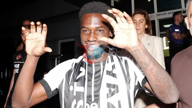 Beşiktaşdan Böyük Transfer Hərəkəti: Ernest Poku Ağ-Qara Formanı geyinir