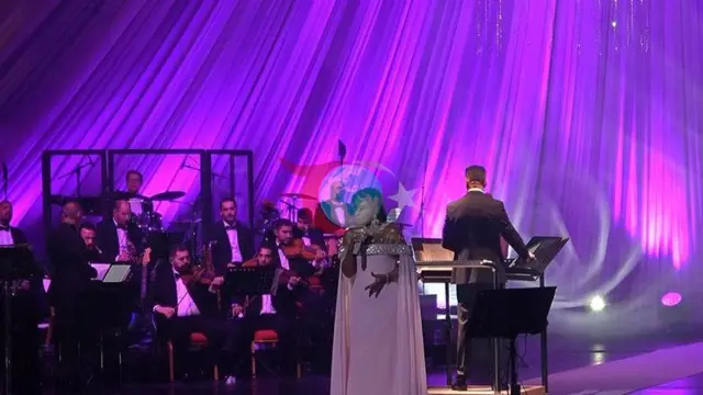 Zeki Müren Bursada aradan çykmagynyň 30 ýyllygy mynasybetli konsert bilen ýatlandy