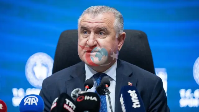 Bakan Bak Avrupa Şampiyonası'nda Madalya Kazanan Milli Boksörleri Tebrik Etti