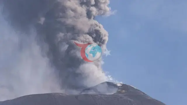 Etna Yanardağı'nın Kül Püskürtmesi Nedeniyle Katanya Havalimanı'nda Uçuşlar Askıya Alındı