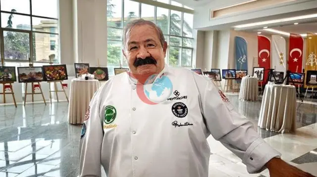 Baklavanın Patentini Alan Şef Mahmut Dolmacı Dünyanın En Büyük Baklavasıyla Guinness'e Girdi