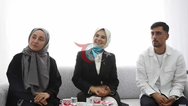 Bakan Göktaş Evlilik Kredisinden Yararlanan Çetinkaya Çiftini Evinde Ziyaret Etti