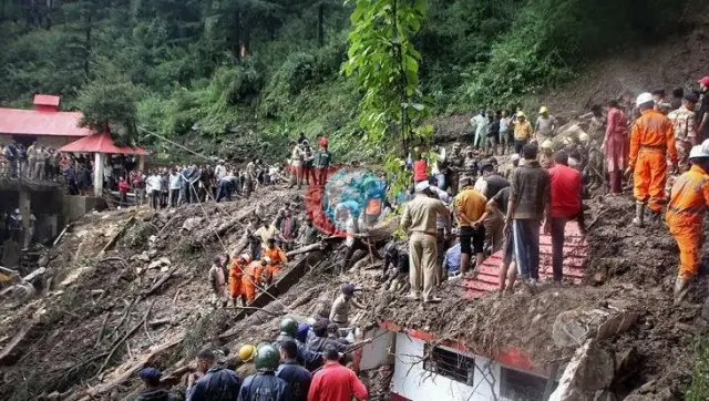 Hindistanda we Nepalda suw joşmalary we süýşmeler: 70 adam ölýär