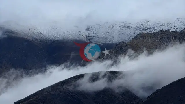 Mövsümün ilk qarı Ərzincanda Munzur və Esence dağlarının zirvələrinə yağdı
