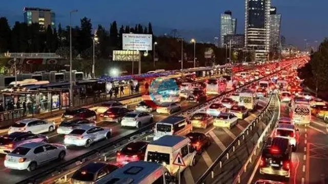 İstanbul'da Akşam Saatlerinde Trafik Yoğunluğu Yüzde 76'ya Ulaştı
