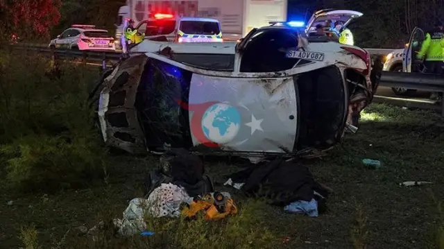 Anadolu Otoyolu'nun Sakarya Kesiminde Otomobil Devrildi: 1 Ölü, 4 Yaralı