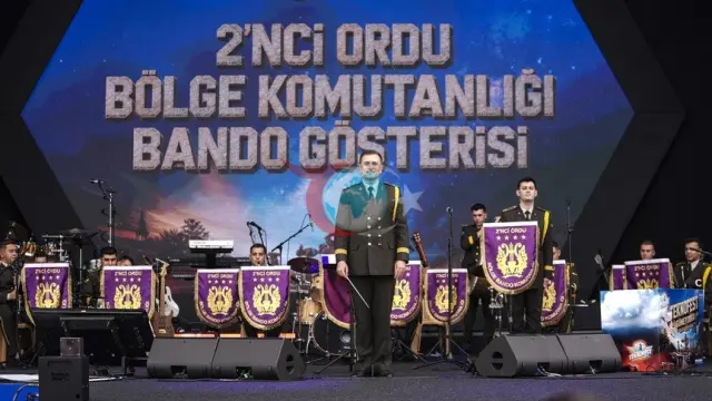 TEKNOFEST Güneydoğu'da 2. Ordu Bölge Komutanlığı Bando Takımı Konser Verdi