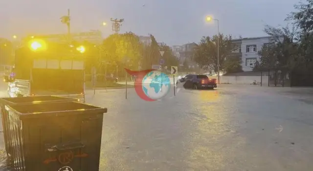 İstanbul'da şiddetli sağanak: Alibey Deresi taştı, okul bahçesini su bastı