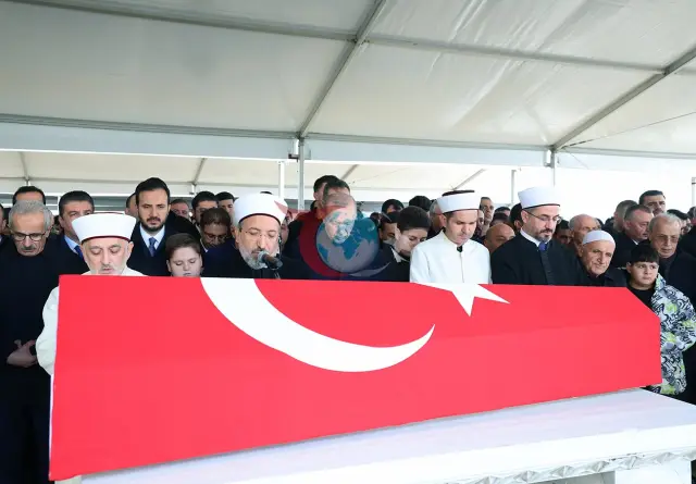 Cumhurbaşkanı Erdoğan, trafik kazasında vefat eden Üsküdar Belediye Başkan Vekili Gültekin'in cenazesine katıldı