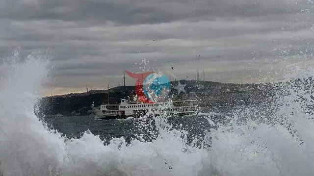 İstanbul'da olumsuz hava koşulları nedeniyle bazı vapur seferleri iptal edildi