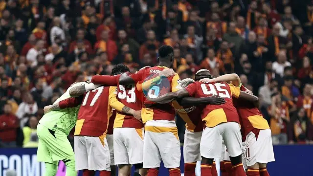 Leroý Sane, klkaý Gündoğan we Kaan Aýhan, wagtlaýyn transfer döwründen öň Galatasaraý üçin gün tertibinde