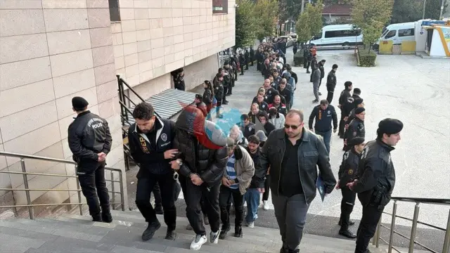 Eskişehir merkezli 32 ilde düzenlenen yasa dışı bahis operasyonunda 86 şüpheli adliyeye sevk edildi