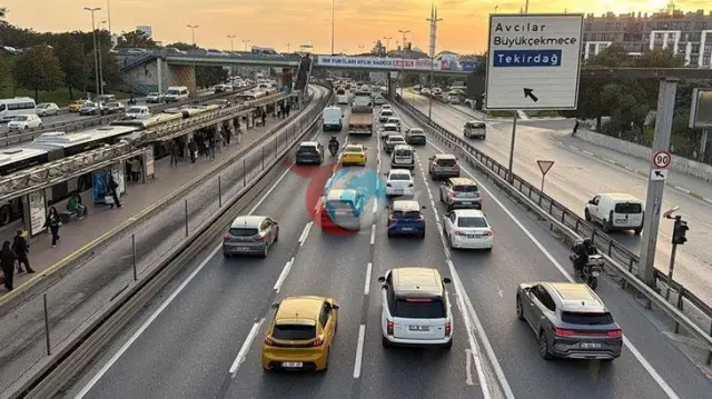 İstanbul'da akşam saatlerinde trafik yoğunluğu yüzde 83'e ulaştı