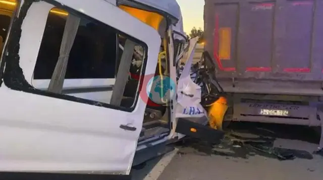 Hyzmat mikroawtobusy Stambulyň Arnawutköý awtoulagyna gaçdy: 9 adam ýaralandy