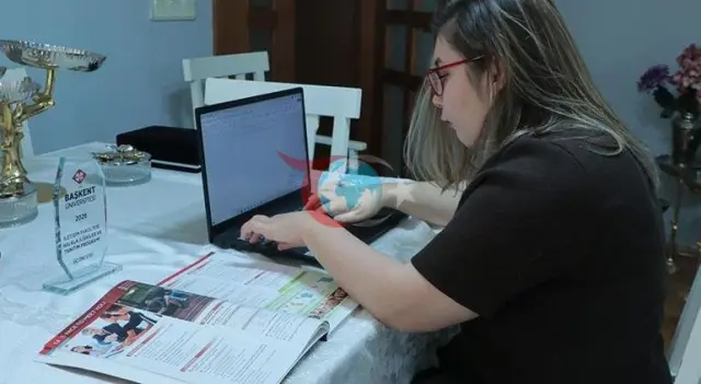 Serebral palsi tanısı alan Duru Candansayar üniversiteden dereceyle mezun oldu