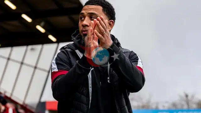 Crawley Town, Colin Kazım Richards ve Erdem Konyar ile yollarını ayırdı