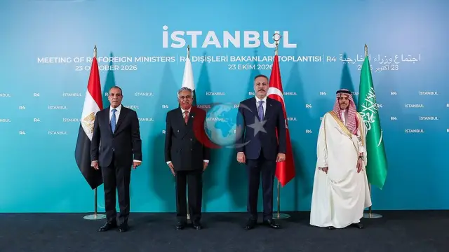 İstanbul'da R4 Dışişleri Bakanları Toplantısı Bölgesel İstikrar Gündemiyle Başladı