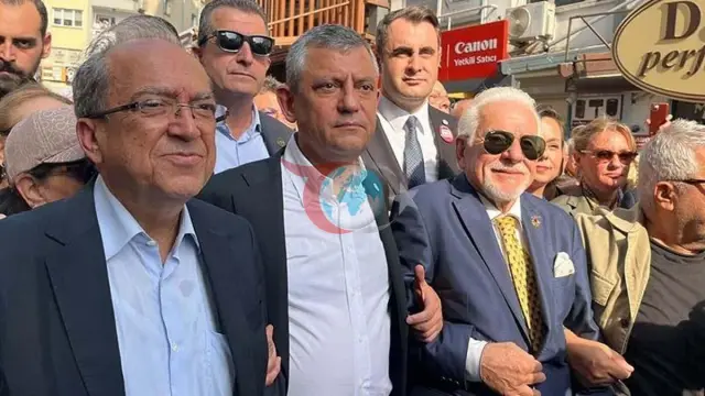 İzmirdə Mətbuat İşçilərinin Təşkil etdiyi Yürüşə Özgür Özəl dəstək verdi