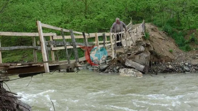 Giresun Bulancak'ta 15 yıldır kullanılan tehlikeli ahşap köprü yenileniyor