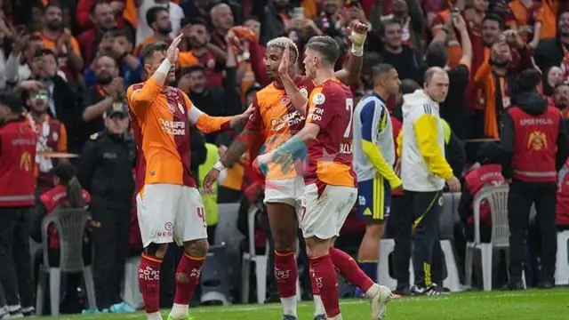 "Qalatasaray" "Fənərbaxça"nı 2-1 məğlub etdi və Super Liqada zirvə yarışında seriyasını davam etdirdi