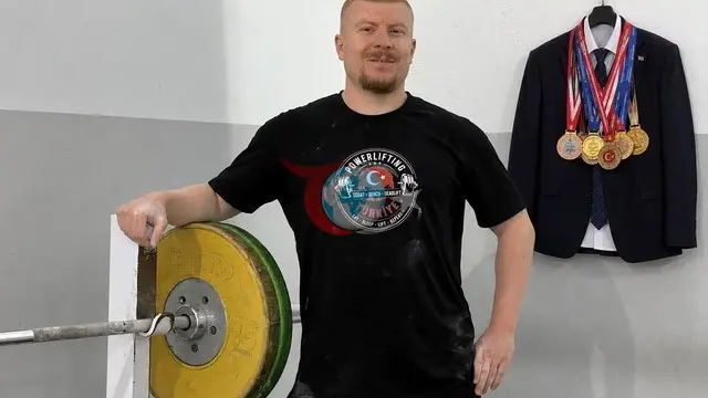Milli Eğitim Bakanlığı memuru Şehmuz Çevik dünya şampiyonu oldu